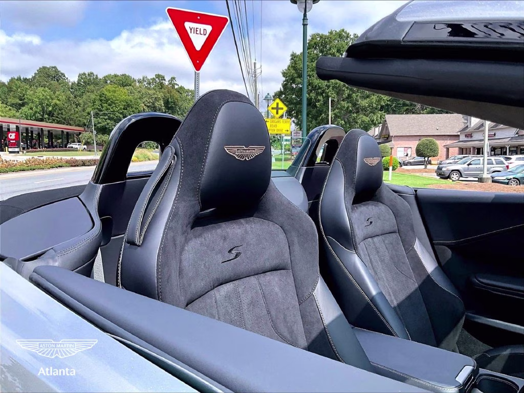 mph013_22095775_scfsmgnw3tgp12759_2026_aston_martin_vantage_s_roadster_aluminite_silver_14_113945_092bba4699