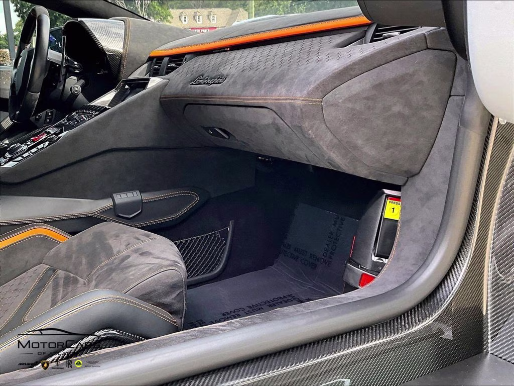 mph013_2547841634_zhwup8zd0nla11131_2022_lamborghini_aventador_lp_780_4_ultimae_grigio_acheso_matt_14_112726_c26759480a
