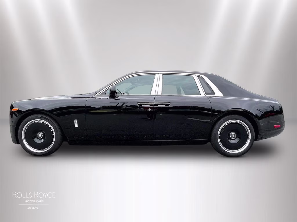 mph013_255319624_sca23he02vu237670_2027_rolls_royce_phantom_black_diamond_14_114342_ca77814c3a