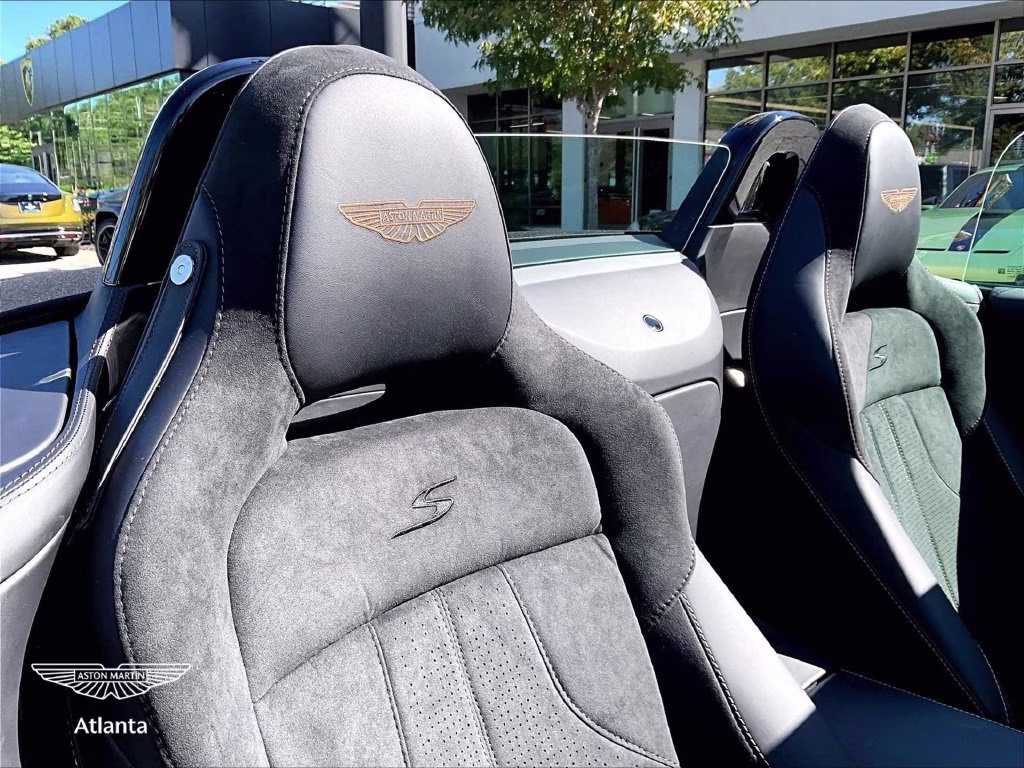 mph013_2790172732_scfsmgnw7tgp12764_2026_aston_martin_vantage_s_roadster_podium_green_14_114592_82fa8c9b4a