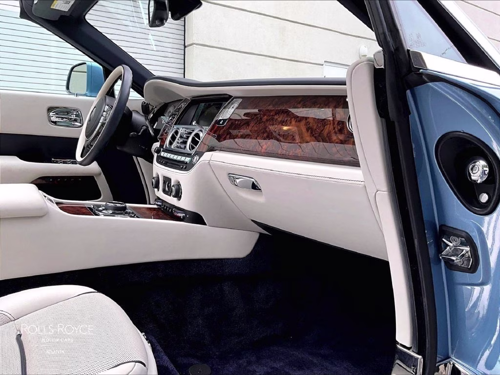 mph013_318856512_sca666d50hu107143_2017_rolls_royce_dawn_bespoke_lazuli_blue_14_113969_f87439a559