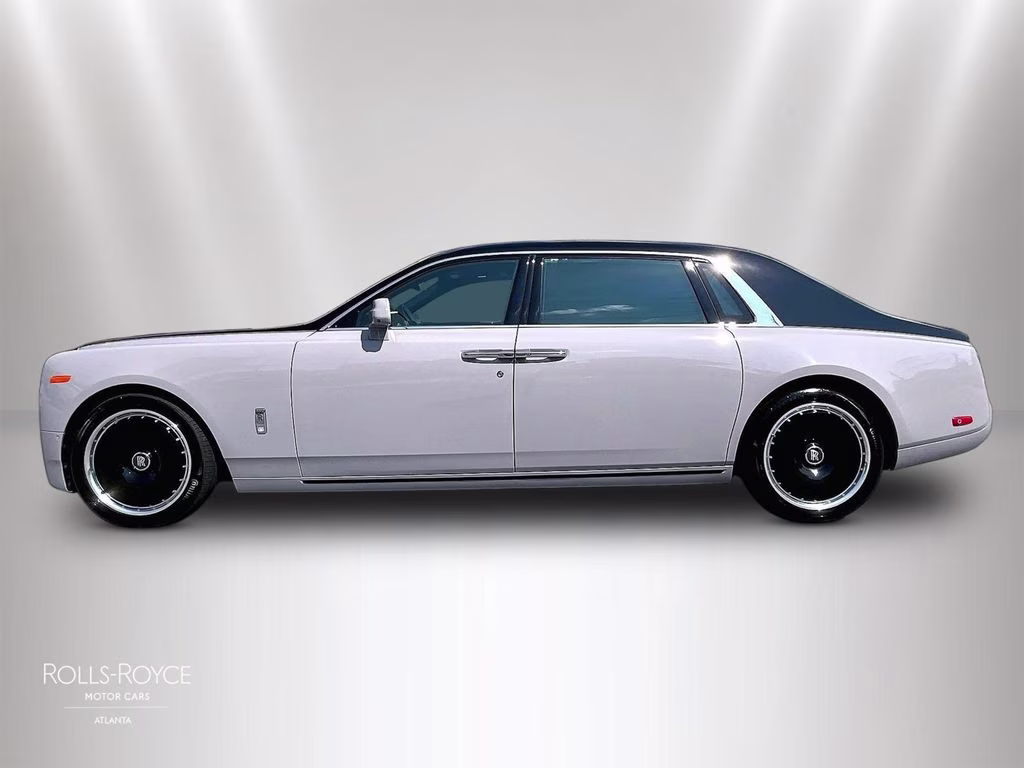 mph013_3662174677_sca43he08vu236970_2027_rolls_royce_phantom_ewb_two_tone_tempest_grey_wblack_diamond_14_112726_ef64e570e7