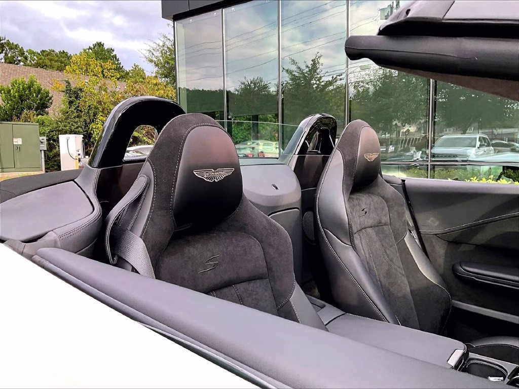 mph013_3737614756_scfsmgnw9tgp12765_2026_aston_martin_vantage_s_roadster_lunar_white_14_113958_fd2fe35956