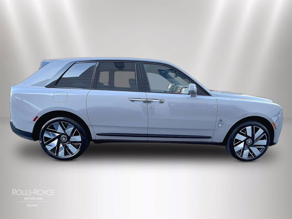 mph013_377120778_sla13ha0xtu234675_2026_rolls_royce_cullinan_tempest_gray_14_109367_257871bd93