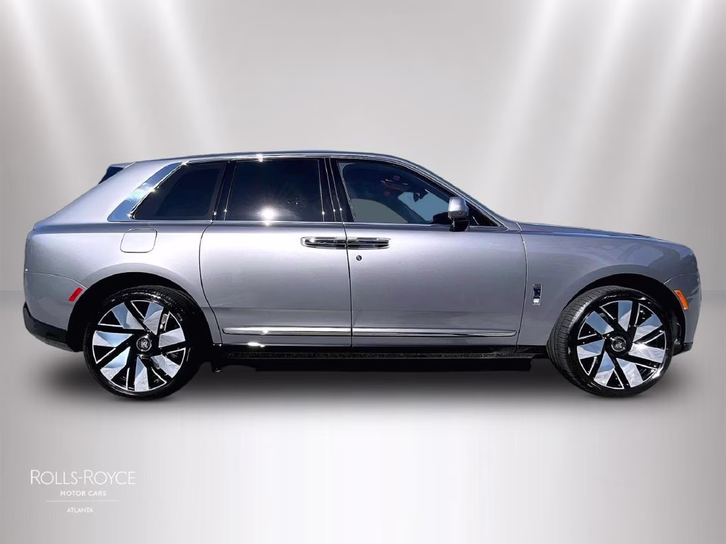 mph013_3802978186_sla23ha04vu238177_2027_rolls_royce_cullinan_silver_14_114742_cb9700d728