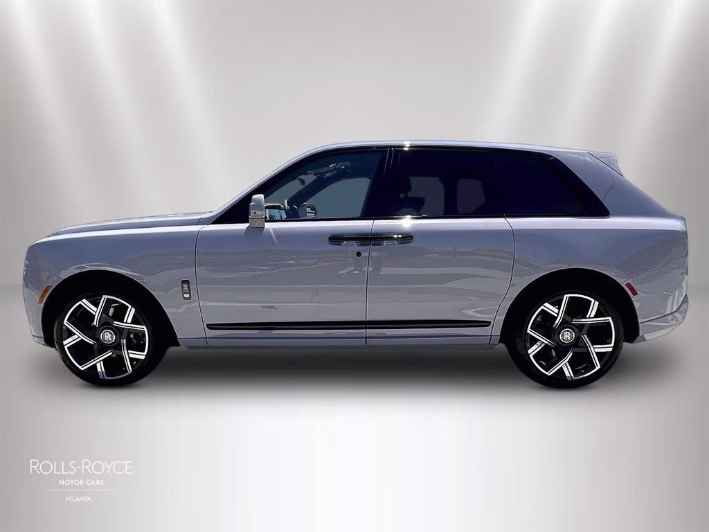 mph013_3820157081_sla33ha02vu236755_2027_rolls_royce_black_badge_cullinan_tempest_grey_14_111513_6819b3991a
