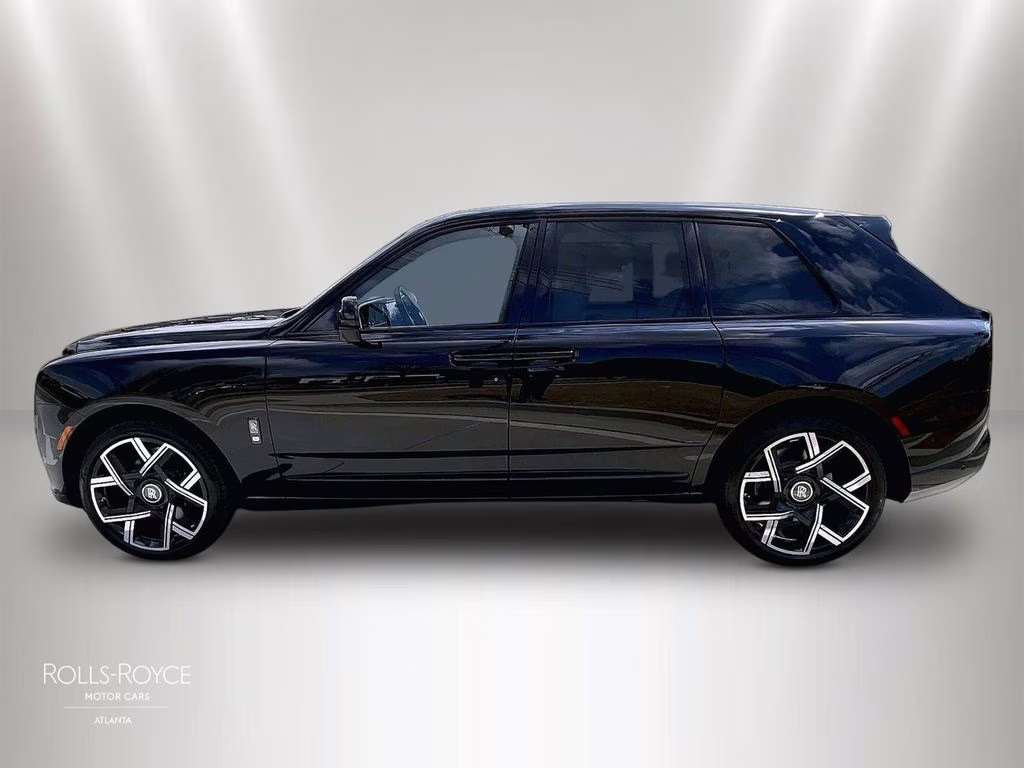 mph013_4263405326_sla43ha01tu235260_2026_rolls_royce_black_badge_cullinan_autumn_mystery_black_14_109726_3271c0a70f