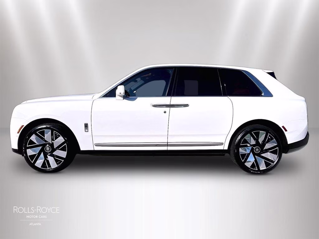 mph013_4276175686_sla23ha06vu236799_2027_rolls_royce_cullinan_english_white_14_112114_4fd70d90cd