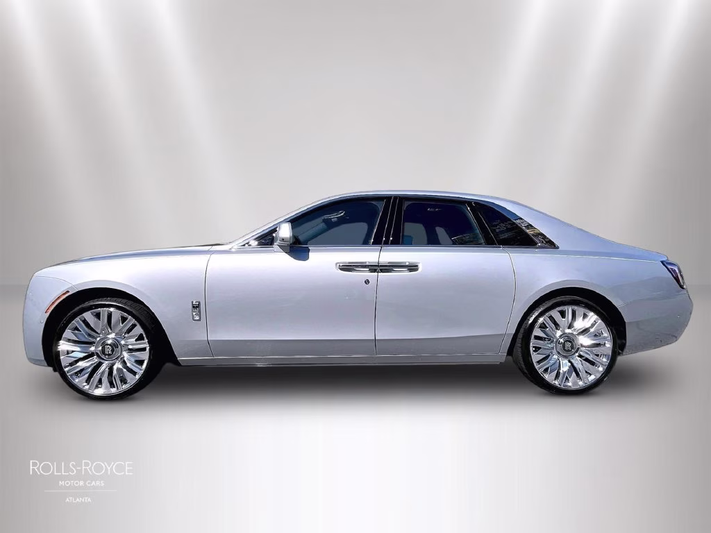 mph013_4289104178_sca23gz09vu237847_2027_rolls_royce_ghost_silver_14_114454_8917c0c730