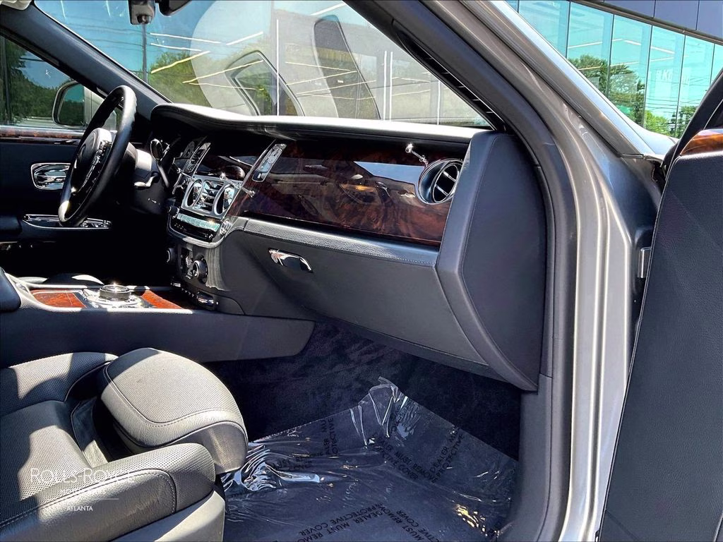 mph013_9748419_sca664s5xgux53733_2016_rolls_royce_ghost_stone_grey_14_113230_28462bf865