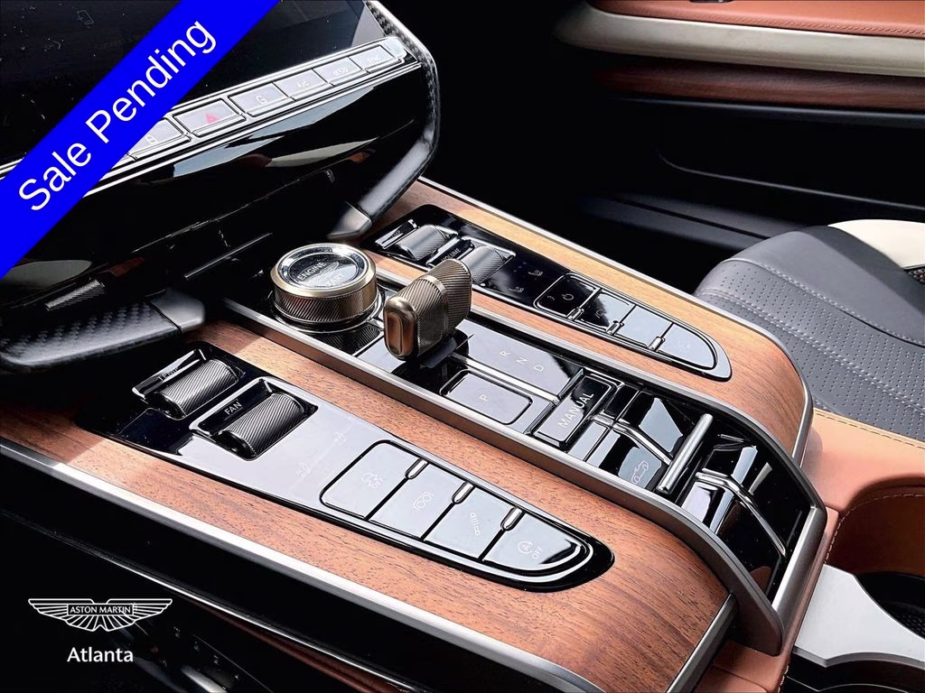 mph014_1186495471_scfumchv9tgk61017_2026_aston_martin_vanquish_volante_60th_anniversary_pentland_green_15_112288_d291494dda