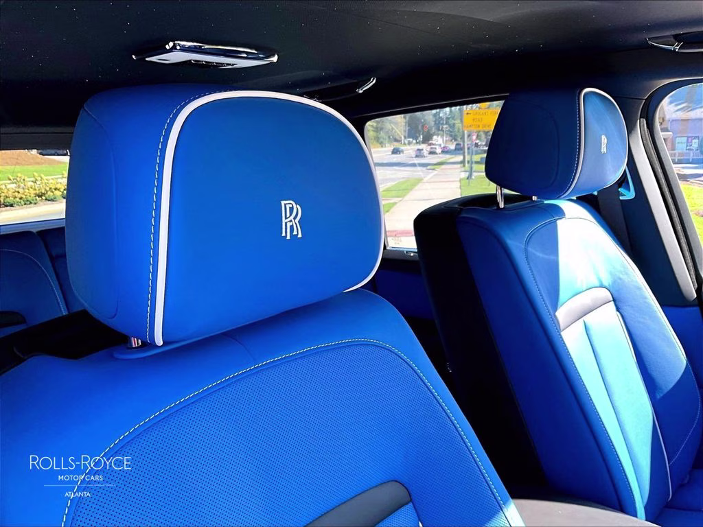 mph014_1298322008_sla33ha09vu236977_2027_rolls_royce_black_badge_cullinan_english_white_15_113406_1254bab19e