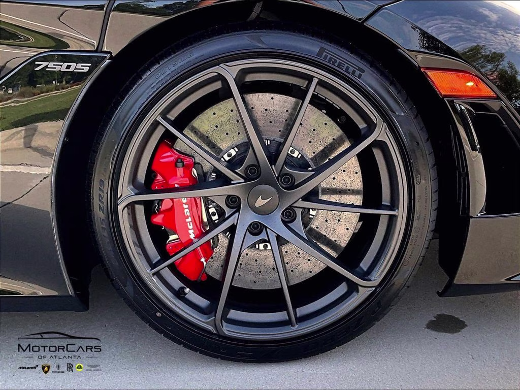 mph014_1475115100_sbm14aca5vw010571_2027_mclaren_750s_onyx_black_15_113406_a01666f7a0