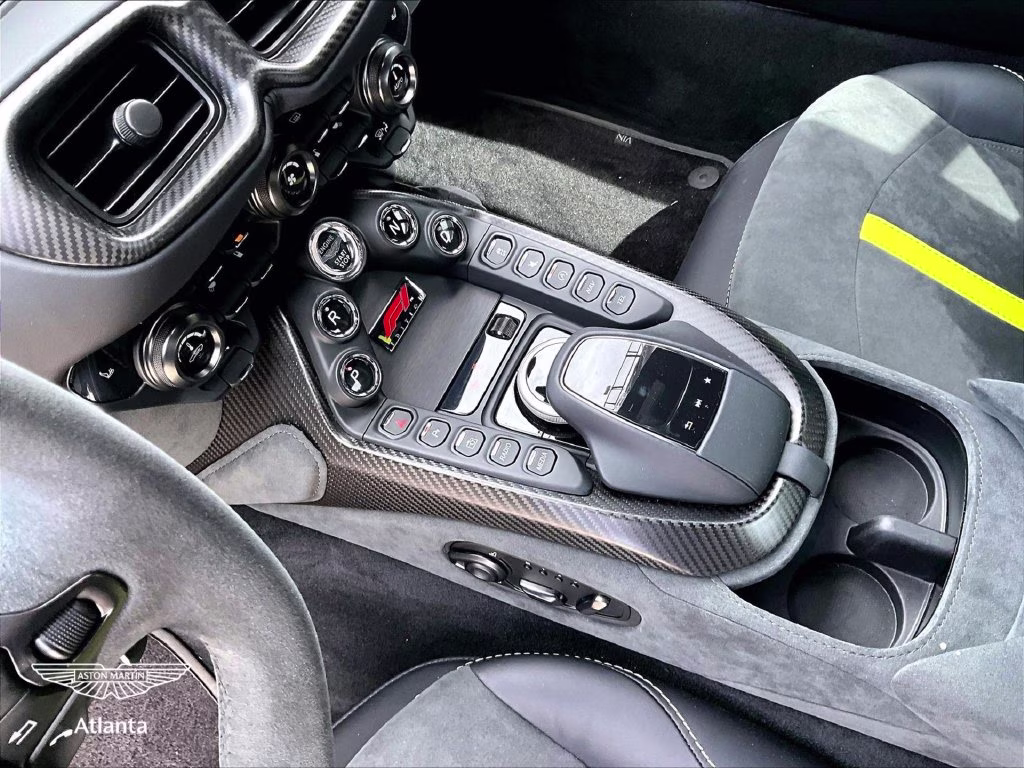 mph014_181881101_scfsmgawxngn50203_2022_aston_martin_vantage_jet_black_15_114318_4f94f8806a