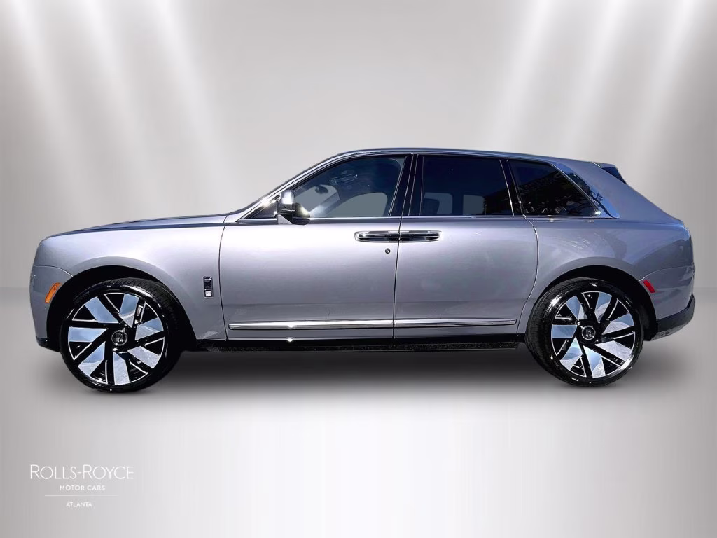 mph014_1977743753_sla23ha04vu238177_2027_rolls_royce_cullinan_silver_15_114742_fc0a2d3408