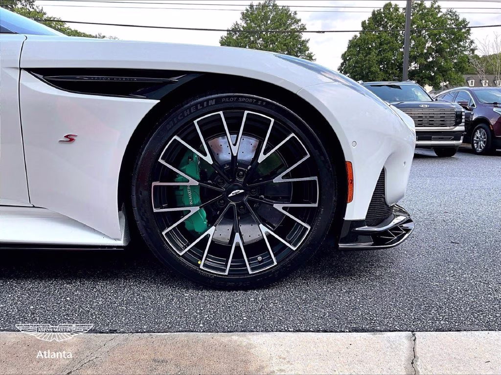 mph014_2087467095_scfrmfjw1tgm17819_2026_aston_martin_db12_s_volante_zenith_white_15_113919_e941707878