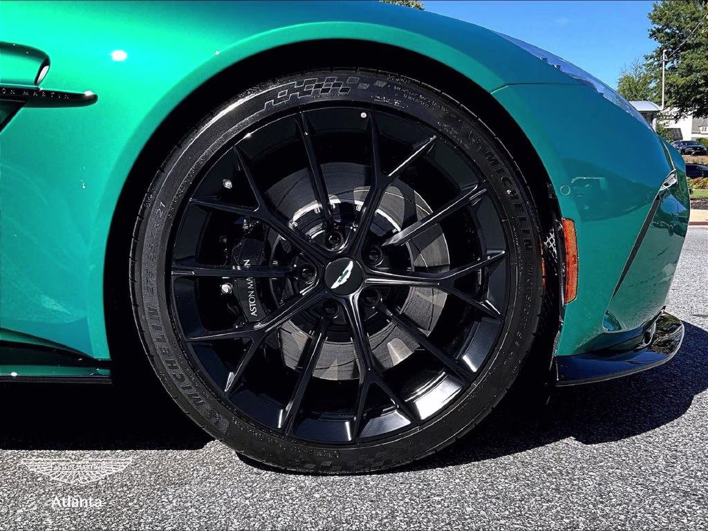 mph014_2124604588_scfsmgnw7tgp12764_2026_aston_martin_vantage_s_roadster_podium_green_15_114592_e3993893bd
