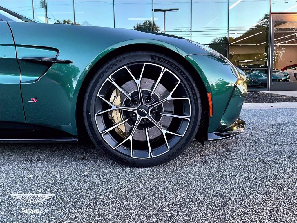 mph014_2368573579_scfsmgmw6tgn12881_2026_aston_martin_vantage_s_malachite_green_15_114582_58c33e7e48