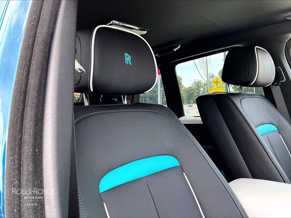 mph014_2609099751_sla33ha02vu236593_2027_rolls_royce_black_badge_cullinan_mustique_blue_15_111622_23e3b2e4d9
