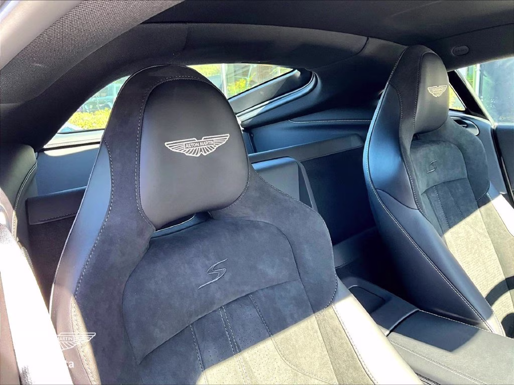 mph014_2635297932_scfsmgmw8tgn12879_2026_aston_martin_vantage_s_lunar_white_15_114766_d677246ecb
