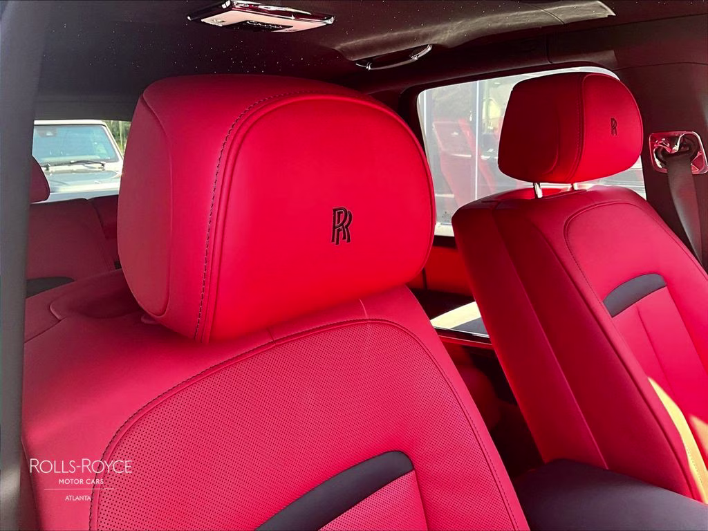 mph014_315559799_sla23ha0xvu237504_2027_rolls_royce_cullinan_black_diamond_15_113417_e843a92684