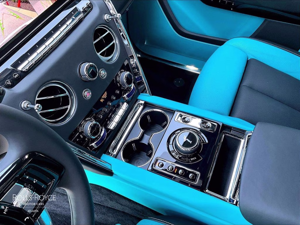 mph014_3379932104_sla13ha0xsu231936_2025_rolls_royce_cullinan_arctic_white_15_112966_c934f7ea16