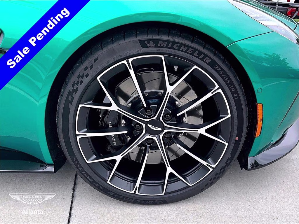 mph014_4054170120_scfsmgmw8tgn12011_2026_aston_martin_vantage_s_podium_green_15_111783_259b1e2378