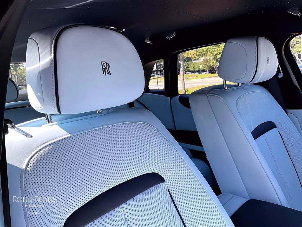 mph014_4126857933_sca23gz09vu237847_2027_rolls_royce_ghost_silver_15_114454_ce1f79d08f