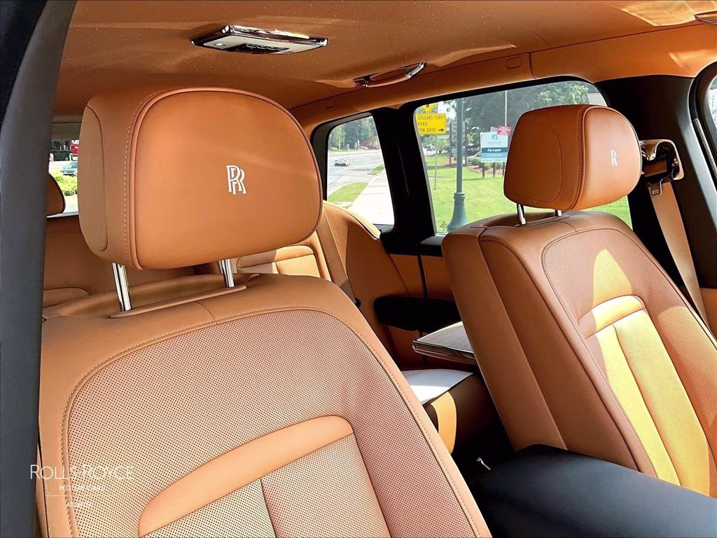mph014_4283238905_sla23ha08vu236920_2027_rolls_royce_cullinan_dark_emerald_15_111982_42a620f31f