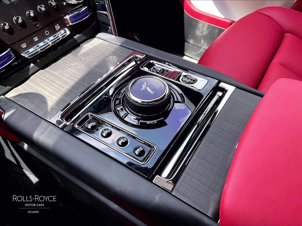 mph014_627789255_sla13ha08tu235405_2026_rolls_royce_cullinan_black_diamond_15_112822_28a5c88bb5