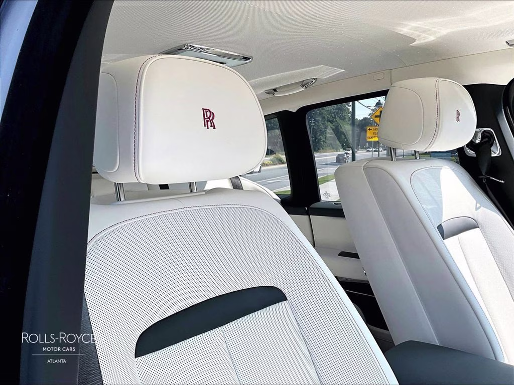 mph014_793542226_sla43ha01tu235260_2026_rolls_royce_black_badge_cullinan_autumn_mystery_black_15_111929_acac475bac
