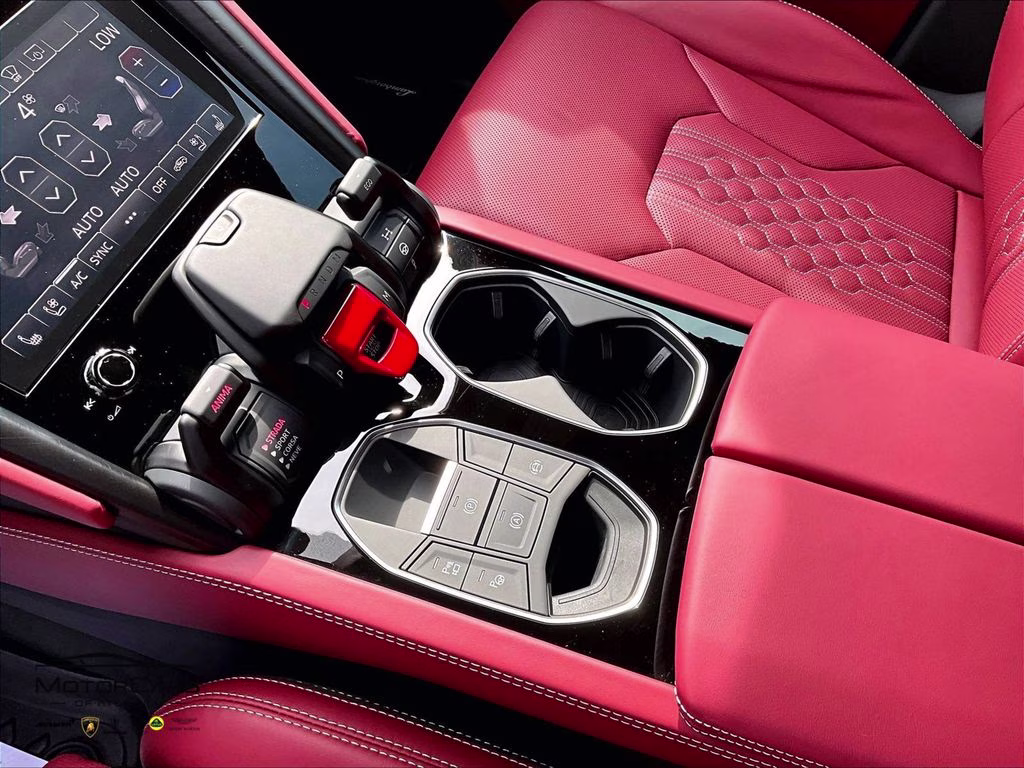 mph014_897182492_zpbub3zl0rla35121_2024_lamborghini_urus_s_new_bianco_monocerus_matt_15_111552_9ddb11c986