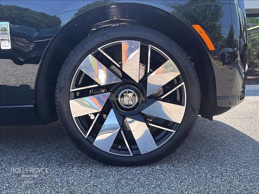 mph015_1547108454_sla23ha0xvu237504_2027_rolls_royce_cullinan_black_diamond_16_113417_871fd8a731