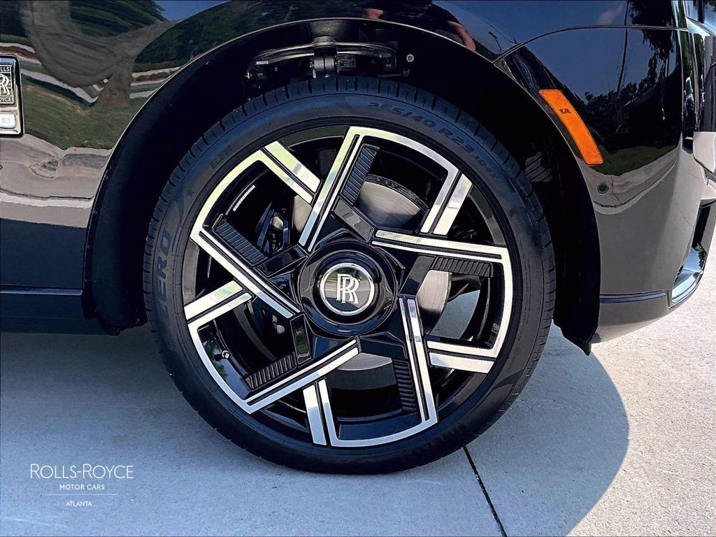 mph015_1599202058_sla43ha01tu235260_2026_rolls_royce_black_badge_cullinan_autumn_mystery_black_16_111929_9ee3c8c4bc