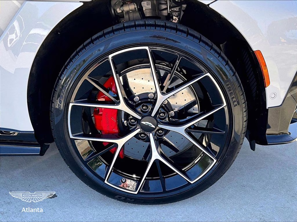 mph015_2145555475_sd7vujgw9ttv14751_2026_aston_martin_dbx_s_lunar_white_16_110070_1096ec1a2f