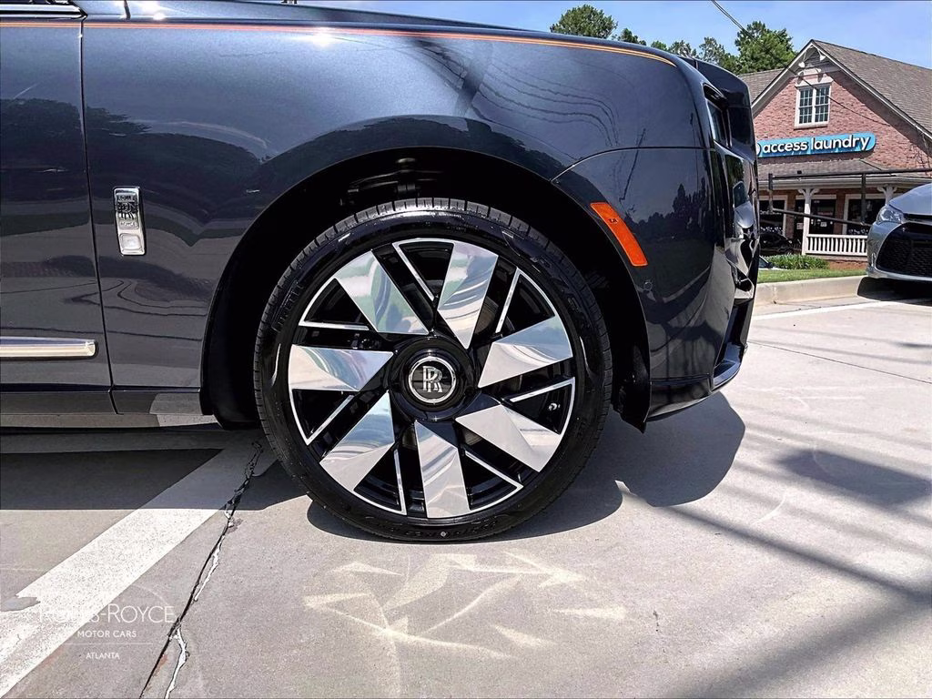 mph015_2274254095_sla23ha05vu236616_2027_rolls_royce_cullinan_darkest_tungsten_16_111719_46f0e6e550