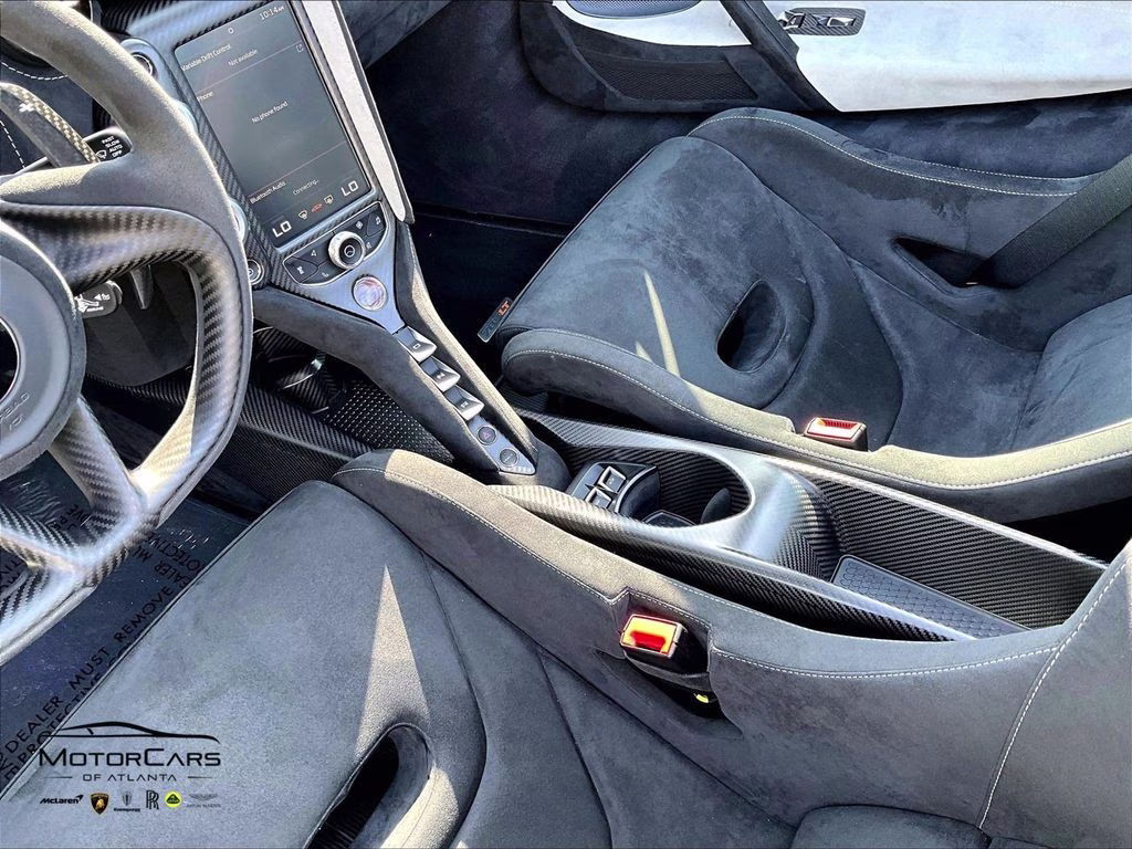 mph015_2400073732_sbm14sca4nw765636_2022_mclaren_765lt_mso_ludus_blue_velocity_fender_blend_16_113056_2b8b505041