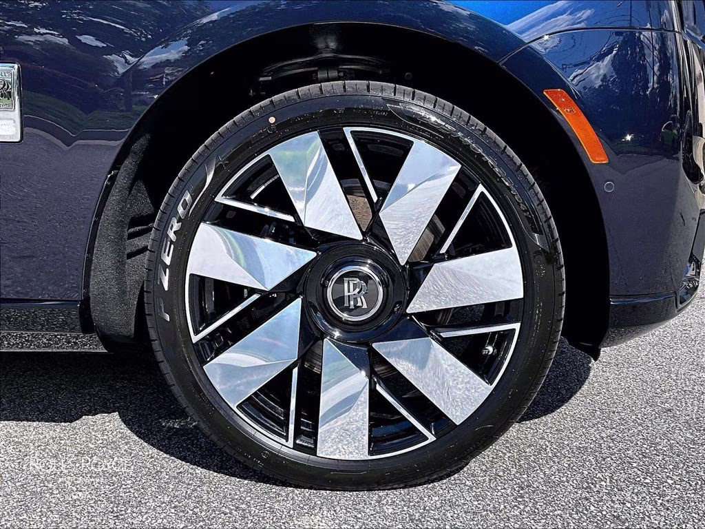 mph015_2413955351_sla23ha04vu236235_2027_rolls_royce_cullinan_midnight_sapphire_16_111757_1731ba00c5