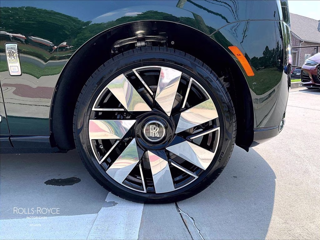 mph015_2460379406_sla23ha08vu236920_2027_rolls_royce_cullinan_dark_emerald_16_111982_fd0b3b3cf0