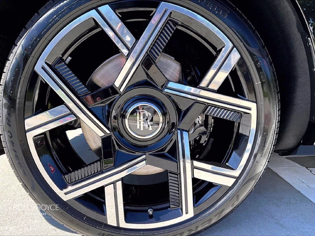 mph015_2507087634_sla33ha00vu237838_2027_rolls_royce_black_badge_cullinan_black_diamond_16_114262_8fc96a8847