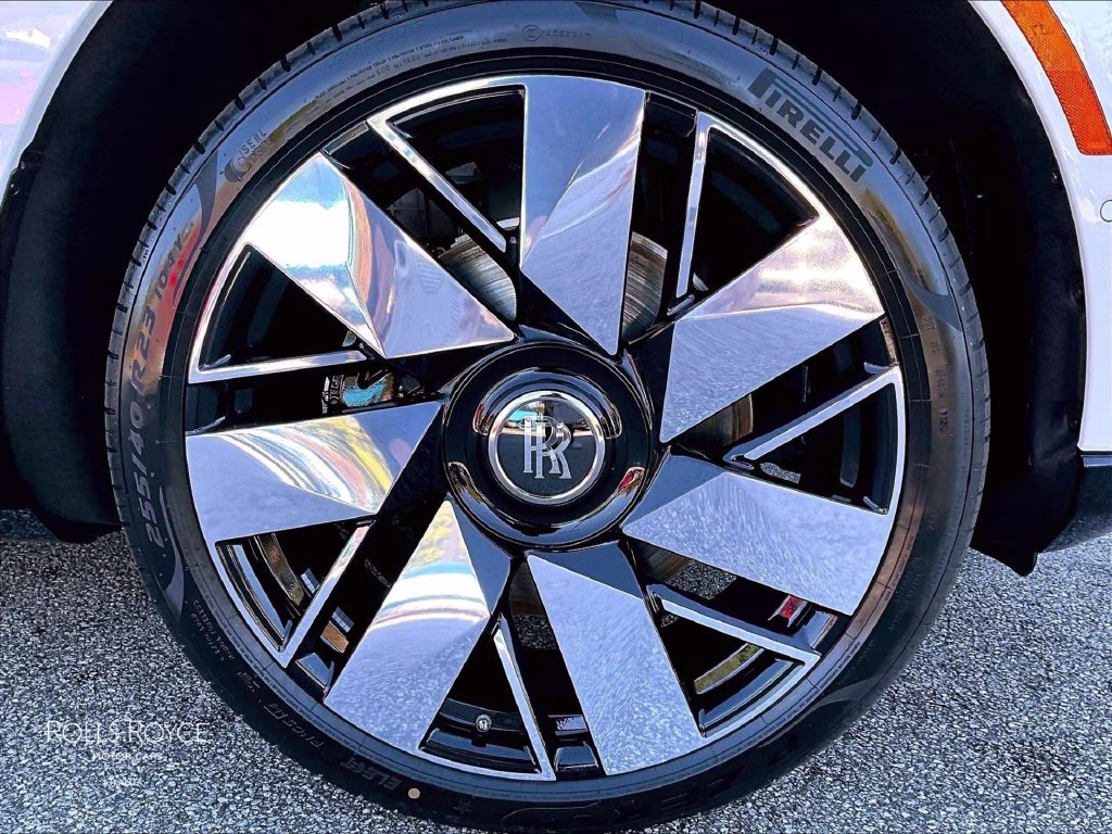 mph015_2849690477_sla23ha01vu238136_2027_rolls_royce_cullinan_white_16_114761_d470d0f9ff