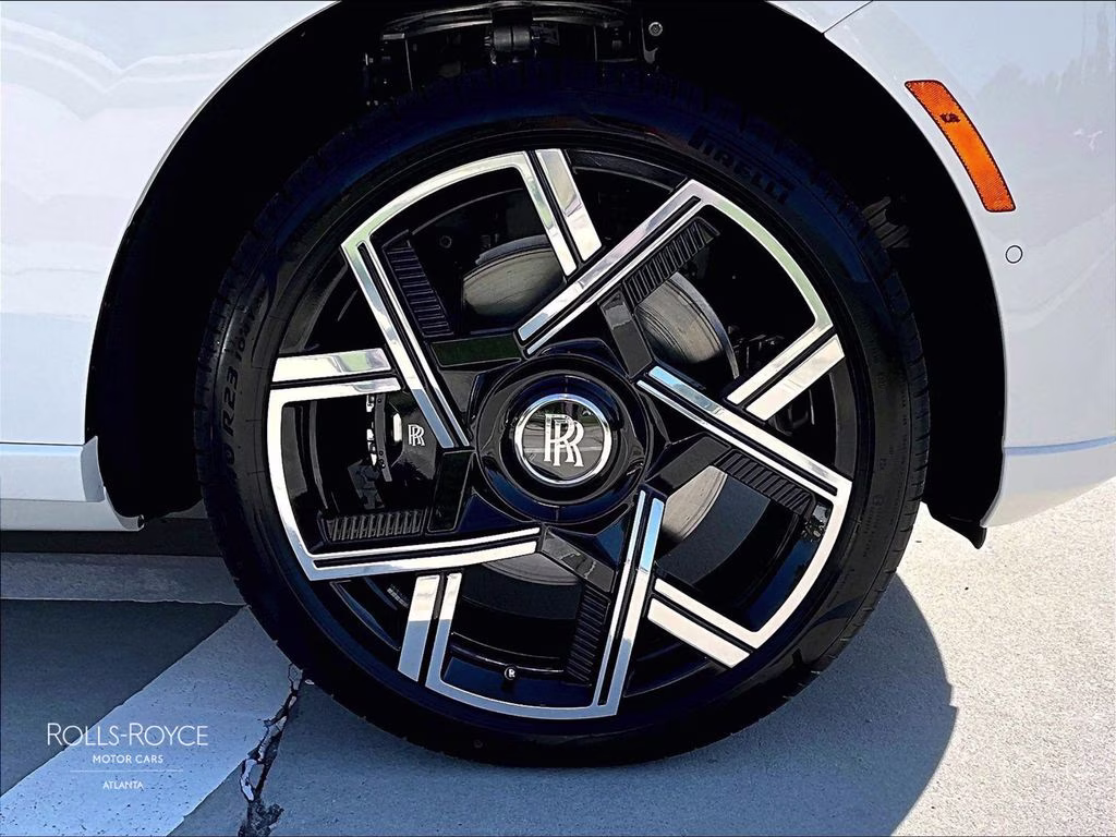 mph015_3118495104_sla33ha09vu236977_2027_rolls_royce_black_badge_cullinan_english_white_16_113406_1c79474e61