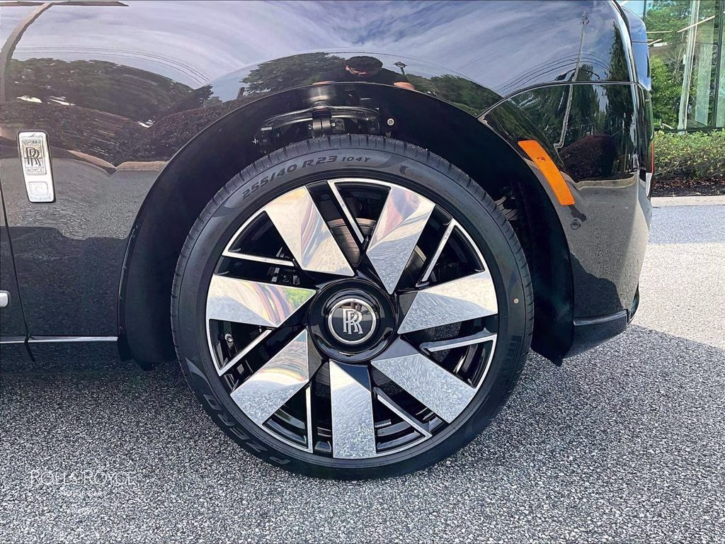 mph015_3455864757_sla23ha09vu236991_2027_rolls_royce_cullinan_black_diamond_16_112053_5254653d18