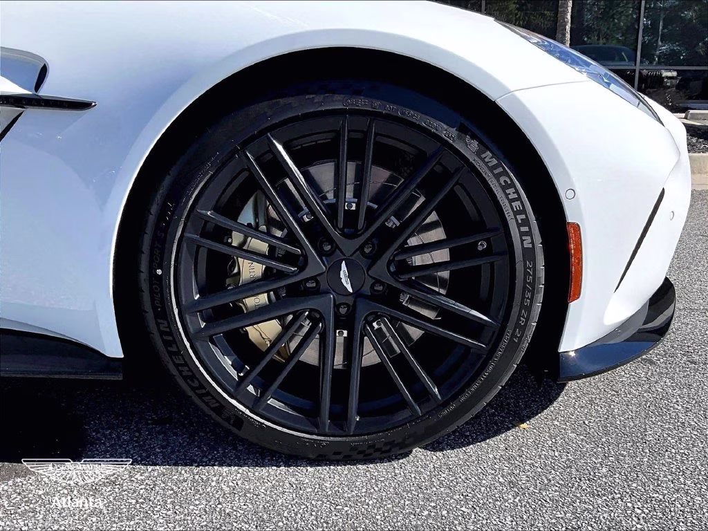 mph015_4045484870_scfsmgmw8tgn12879_2026_aston_martin_vantage_s_lunar_white_16_114766_717baa5f0a