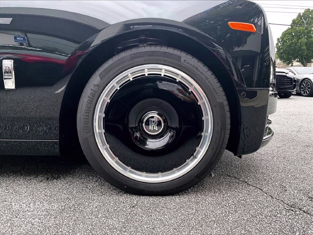 mph015_953141030_sca23he02vu237670_2027_rolls_royce_phantom_black_diamond_16_114342_2e7d72bca6