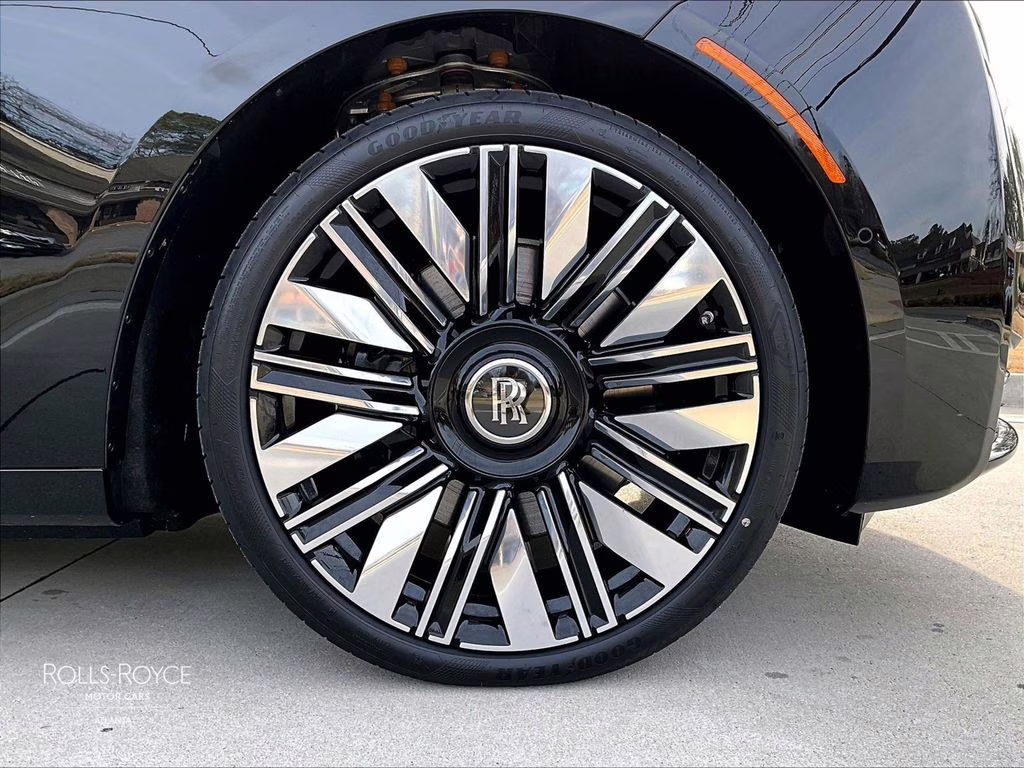 mph016_3219969968_sca13gz01tu234045_2026_rolls_royce_ghost_black_diamond_17_109366_319f73a047