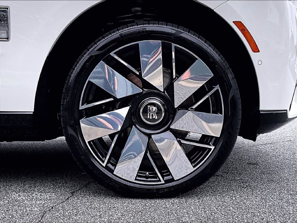 mph016_679302671_sla23ha07vu237783_2027_rolls_royce_cullinan_english_white_17_114246_b76cccb60a