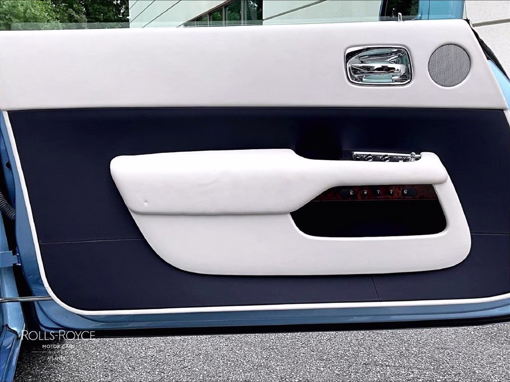 mph017_1448990916_sca666d50hu107143_2017_rolls_royce_dawn_bespoke_lazuli_blue_18_113969_eceac72806