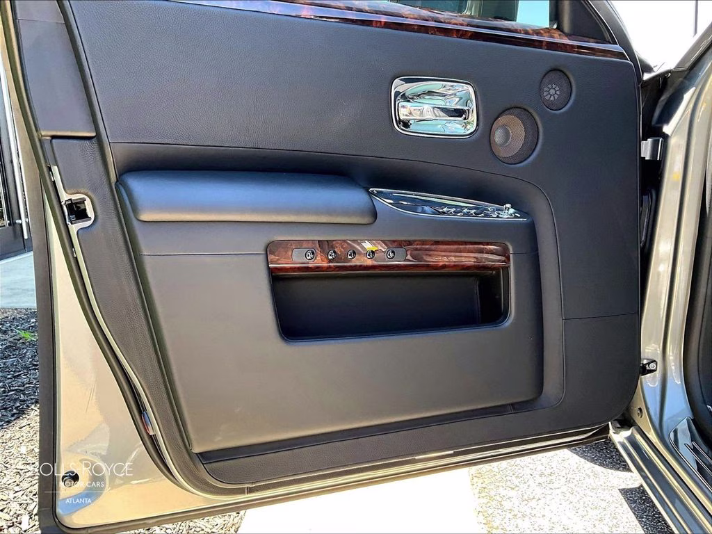 mph017_3969728934_sca664s5xgux53733_2016_rolls_royce_ghost_stone_grey_18_113230_1443480f4f