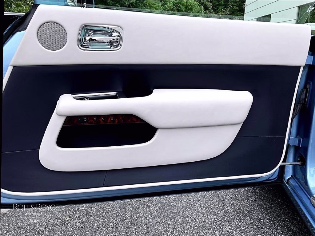 mph018_54355478_sca666d50hu107143_2017_rolls_royce_dawn_bespoke_lazuli_blue_19_113969_751c1cf7ab